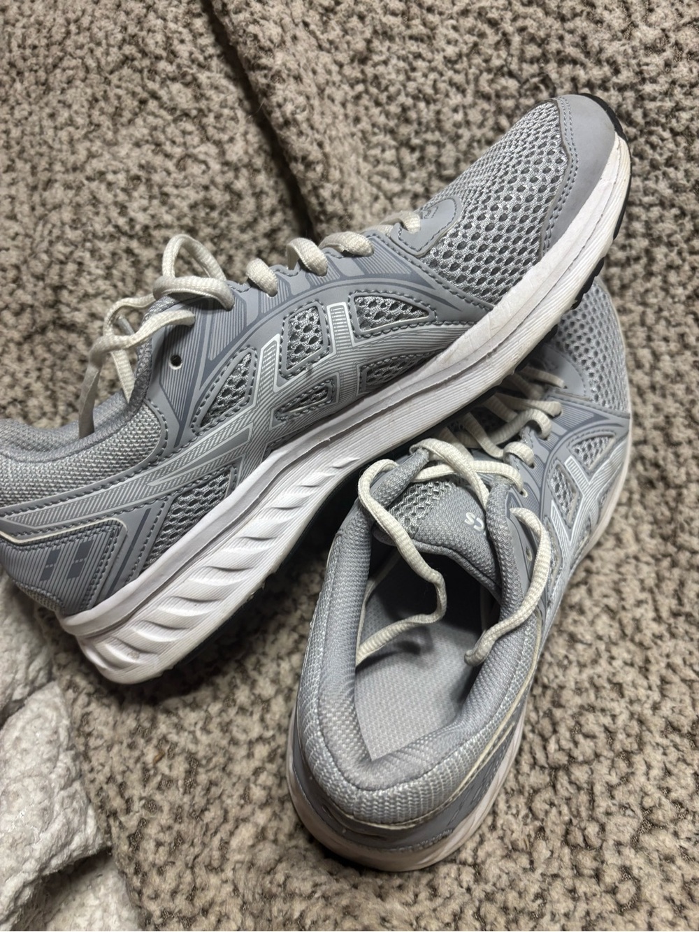 Asics Women's Light Gray Athletic Running Shoes
